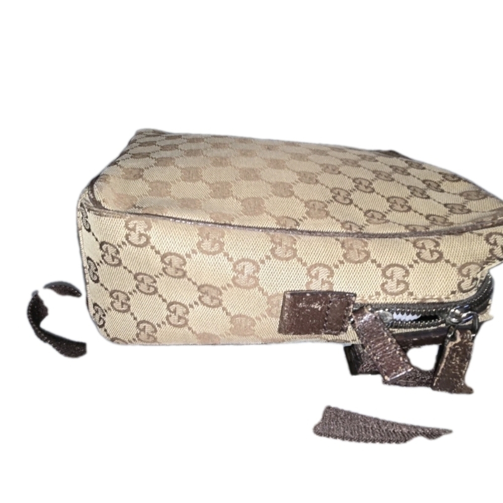 Authentic Vintage Gucci Beige Monogram Crossbody Bag - Picture 5 of 10